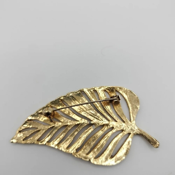 Vintage Black Enamel Leaf Brooch Pin Lapel Gold Tone - Picture 3 of 5